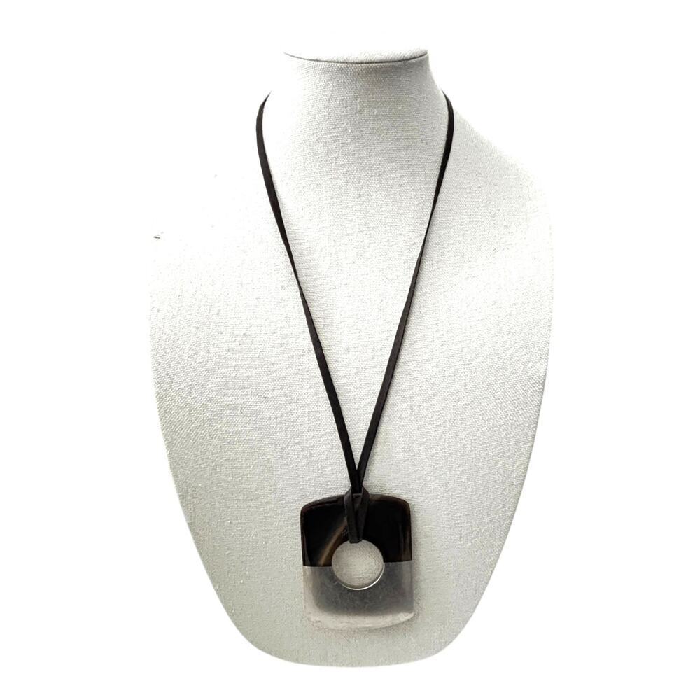 Hermès Dalva Buffalo Horn Lacquer Pendant Necklace with Box & Pouch - Picture 3 of 9